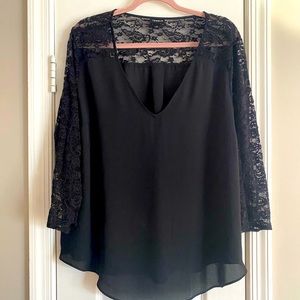 Torrid lacy top EUC